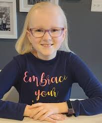 Caroline Belcher's Instagram, Twitter & Facebook