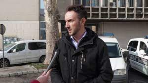 Videvši pištolj admir se navodno dao u beg, a njegova supruga je trčala za njim te su se jurili ulicom. Glasnogovornik Tuzilastva Tk Admir Arnautovic Ubistvu Na Bulevaru Youtube