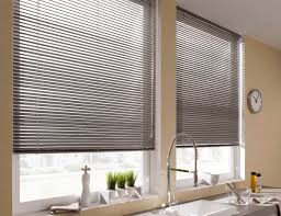 Wer Hatte Gedacht Dass Eine Jalousie In Der Kuche So Schon Aussehen Kann Die Aluminium Jalousie Von Gardi Jalousien Jalousien Innen Fenster Jalousie Innen