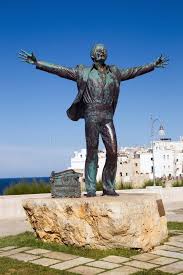 Nel 1951, terminato il servizio militare e grazie a una borsa di studio, entrò al centro sperimentale di cinematografia di roma. Domenico Modugno Statue Polignano A Mare Editorial Photography Image Of Famous Background 42874402