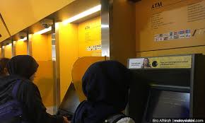 Repaying a student loan can sometimes put you on the back foot before you've even stepped through the door of your first job, but by putting together a repayment however, during your time of study, you will need to pay the monthly interest. Malaysiakini Several Banks Won T Compound Interest During Loan Moratorium