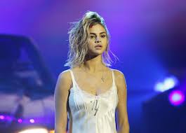 Ukulele chords and tabs for wolves (feat. Did Selena Gomez Lip Sync At The American Music Awards Because Of A Pre Show Panic Attack