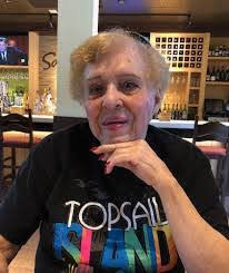 Beth Lanham's Instagram, Twitter & Facebook