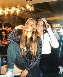 Charli d'amelio and addison rae recently seemed to be kissing.charli d'amelio and addison rae the tiktok stars who meet with celebrities and make titkoks da. Addison Rae And Charli D Amelio Bestie Queen Photos Rare Photos Friend Photoshoot