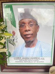 Today, I paid a condolence visit to the family of the late Chief Audu  Ogbeh, former PDP National Chairman and former three-time Minister. Chief  Audu Ogbeh was a decent and broad-minded elder