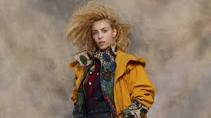 Check spelling or type a new query. Garyfallia Kalhfwnh To Kayto Fili Me To Syntrofo Ths Meta Thn Apoxwrhsh Ths Apo To Gntm I Love Style