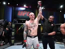 Reminiscent of michael chandler in his loss to brent primus in 2017, a low kick to crute's left leg appeared to shut off his ability to use and put weight on it. Anthony Smith Plans To Cut Out Distractions In Future Training Camps Welcomes Paul Craig Or Jim Crute Next Mma Fighting