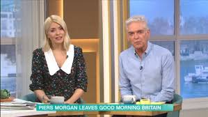 On the morning of 7 february 2020, the. Phillip Schofield Shares Rare Photo On Egypt Holiday With His Two Daughters Aktuelle Boulevard Nachrichten Und Fotogalerien Zu Stars Sternchen