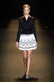 Black And White Fashion Show The Runway S Best Black White Fashion Week Fashion Milan Fashion Week