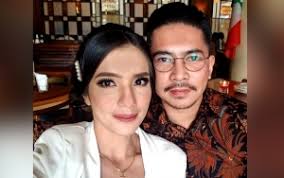 Salah satu ucapan ulang tahun islami dalam bahasa arab yang sering diucapkan yaitu barakallah fii umrik. Sheila Marcia Diduga Tunangan Hingga Banjir Ucapan Selamat Gara Gara Foto Ini