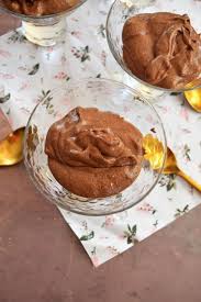 Mousse Au Chocolat Legere Aux Blancs D Oeufs Recette Facile Recette Mousse Au Chocolat Legere Mousse Au Chocolat Blanc D Oeuf