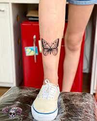 Tattoo borboleta na canela | Tatuagem, Tatuagem de borboleta, Tatuagens