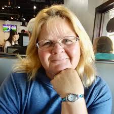 Eileen Hinckley's Instagram, Twitter & Facebook