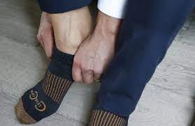 How To Wear Compression Socks Easy Guide With Pictures