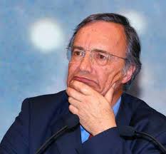 Peter Abele ratlos anlässlich der Bilanzpressekonferenz in Ingolstadt