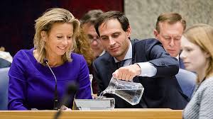 Последние твиты от kajsa ollongren (@kajsaollongren). Kiezers Cda En D66 Snakken Naar Een Nieuw Gezicht De Vraag Is Wie Het Moet Doen Eenvandaag