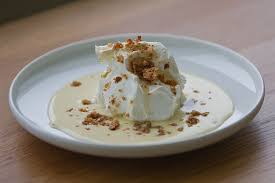 Floating Island Desert Use For My Creme Anglaise And Meringue Floating Island Dessert Desserts Island Food