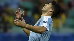 ‎/ˈlwis ˈswaɾes نجم منتخب أوروغواي، لويس سواريز ، يروي قصة مغادرته لفريق برشلونة، وكيف أن معاملة إدارة. Ø¥ØµØ§Ø¨Ø© Ù„ÙˆÙŠØ³ Ø³ÙˆØ§Ø±ÙŠØ² Ø¨ÙÙŠØ±ÙˆØ³ ÙƒÙˆØ±ÙˆÙ†Ø§