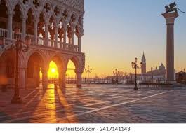 Plaza San Marco Photos, Images & Pictures
