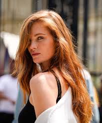 For light shades of red, choose creamy blonde highlights and for darker reds, select golden if you're not quite ready to go completely copper, you can consider trying copper highlights instead. How To Get Red Highlights Ideas For Every Hair Color