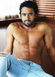 He made his acting debut in 2009 with kal kissne dekha and then appeared in the moderately successful. Jackky Bhagnani Height Weight Age Girlfriend Family Facts Biography