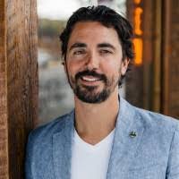 Alan Vue's Instagram, Twitter & Facebook