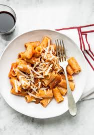 Pennette mit speck und zwiebeln in tomatensauce. Pasta All Amatriciana Vaniglia Storie Di Cucina Pasta All Amatriciana