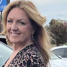 Lisa Dishner's Instagram, Twitter & Facebook