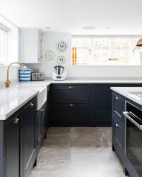 Making use of the natural light, this hand painted shaker kitchen includes a central bespoke island with curved cupboards featuring a wine fridge. 32 Grey Shaker Kitchens Ideas Shaker Kitchen Gray Shaker Kitchen Shaker Style Kitchens