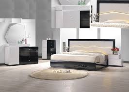 Best Master Berlin 4 Pc Berlin Black And White Lacquer Finish Wood Modern Style Queen Bed Set Contemporary Bedroom Modern Bedroom Modern Bedroom Furniture