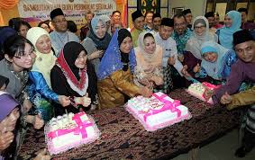 Pada 24hb akan diadakan sambutan hari guru peringakat sekolah. Guru Matematik Tpm Sambutan Hari Guru Di Malaysia Foto Astro Awani