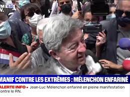 S'époussetant, le député de marseille a réagi calmement. Je Suis Vivant Tout Va Bien Jean Luc Melenchon Enfarine A La Marche Des Libertes Femme Actuelle Le Mag