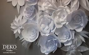 Zudem sind sie die ideale grundlage für romantische frisuren jeder art. Diy Romantische Papierbluten Wand Deko Selber Machen Deko Kitchen