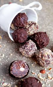 Healthy Homemade Ferrero Rocher Uk Health Blog Nadia S Healthy Kitchen Rezept Lebensmittel Essen Susse Backerei Dessert Ideen