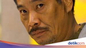 He is a veteran actor in the hong kong film industry, with dozens of awards, including best supporting actor at the 10th hong kong film awards for his role in a moment of romance. Oaqfwgdn4dvydm