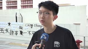 遭港府通緝的前民間外交網絡發言人張崑陽流亡一年後，昨夜宣布決定留美，已申政治庇護，並獲美國約翰霍普金斯大學取錄入讀碩士班。 該學院被視為世界最佳國際關係學術機構之一。 生於 1996 年的張崑陽是曾任香港大專學界國際事務代表團發言人，2019 年香港爆發反送中運動，張崑陽曾以學界. æ¸¯åª' æœ¬åœŸæ´¾äººç‰©å¼µå´'é™½å·²å‰å¾€è‹±åœ‹ æ–°èž Rti ä¸­å¤®å»£æ'­é›»è‡º