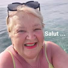 CA O ICOANĂ INCEPE SA SE-AFUME FĂPTURA MEA DE STINSE CURCUBEIE ZADARNIC  ÎNSĂ LOCUL MEU IN LUME VREA SALCIA PLETOASA SĂ MI-L IEIE "G.LESNEA PUPICI