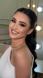 Dina Am's Instagram, Twitter & Facebook