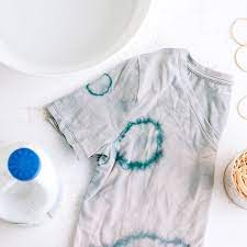 How to bleach a shirt white. Using Chlorine Bleach To Create Clothing Designs