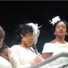 His wife simphiwe could not hold back on her agony when her husband's coffin descended into t. He Loved Me Effortlessly Simphiwe Ngema S Emotional Final Farewell To Dumi Masilela