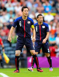 写真 スペイン戦に先発出場した吉田 左 と徳永 矢木隆晴撮影 サッカー ボルシアmg 金星