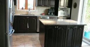 Armoire De Cuisine En Chene Decapage Changer La Couleur Rajeunissement Armoire De Cuisine Kitchen Cupboards Kitchen