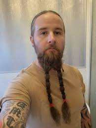 I don't claim to be a viking, just here for the beard appreciation😀. A lot  of you guys have awesome beards. 👊