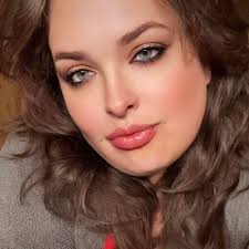 Eva Kingsley's Instagram, Twitter & Facebook