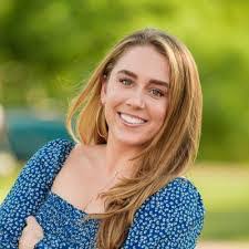 Ella Bunn's Instagram, Twitter & Facebook