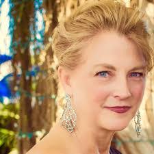 Julie Dey's Instagram, Twitter & Facebook