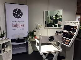 Unser Make Up Regiestuhl Steven Dem Wunderschonen Logo Von Dem Make Up Salon Ladylike Bedruckt Der Name Kommt Von Dem Nicht Unbe Haus Deko Regiestuhl Stuhle