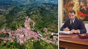 La sfida di Capistrano, il sindaco Martino: «Case a un euro, stop ai tributi per 5 anni e 500 euro ai nuovi nati» · ilvibonese.it