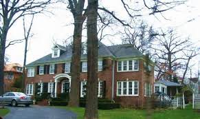 The Famous Home Alone House Located At 671 Lincoln Ave In Winnetka Illinois Famous Houses Rose House House Exterior