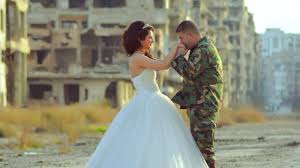 La députée et psychiatre martine wonner a été exclue au printemps. La Vie Continue Les Photos Emouvantes D Un Mariage En Plein Coeur De Homs Devastee Rt En Francais